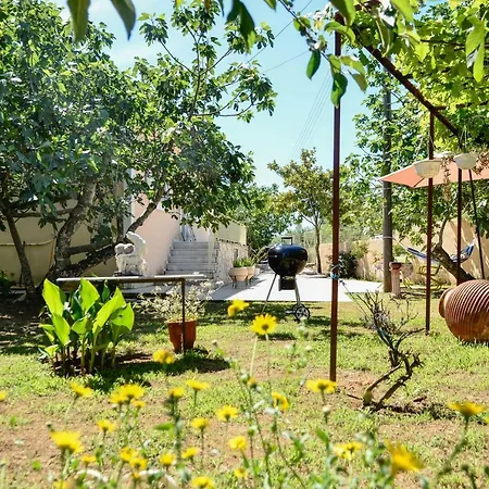 Feriehus Doloi Garden House