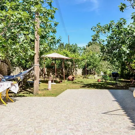 Holiday home Doloi Garden House *